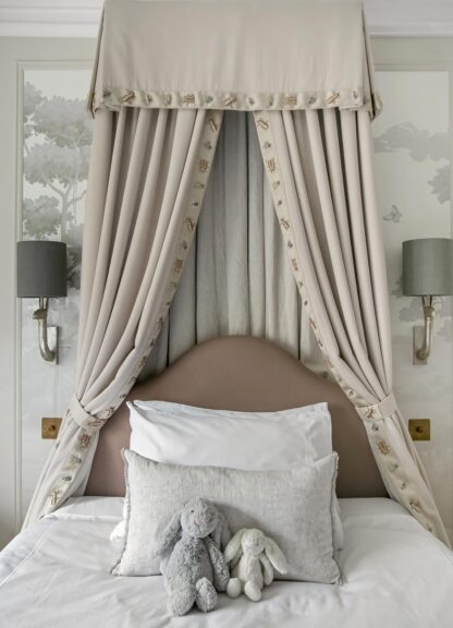 Bed canopy, Chelsea